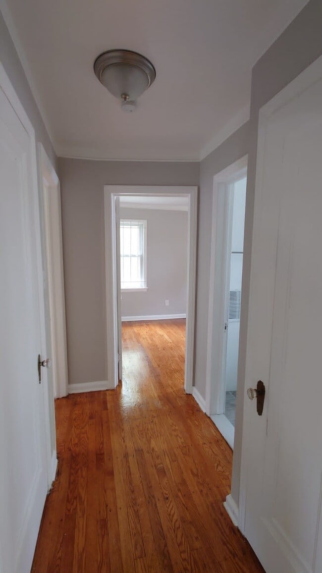 Building Photo - 5263 Lodewyck St