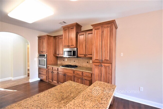 Building Photo - 300 Everly Cir