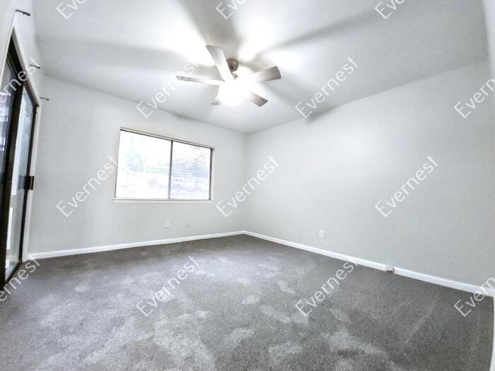 Building Photo - 3815 Paces Ferry W