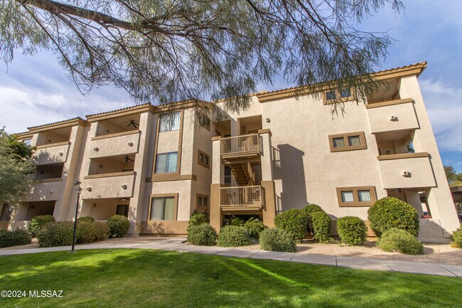 Building Photo - 2550 E River Rd