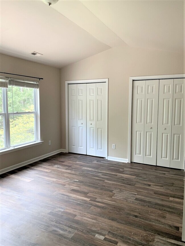 Building Photo - Beautiful town home in Summerville