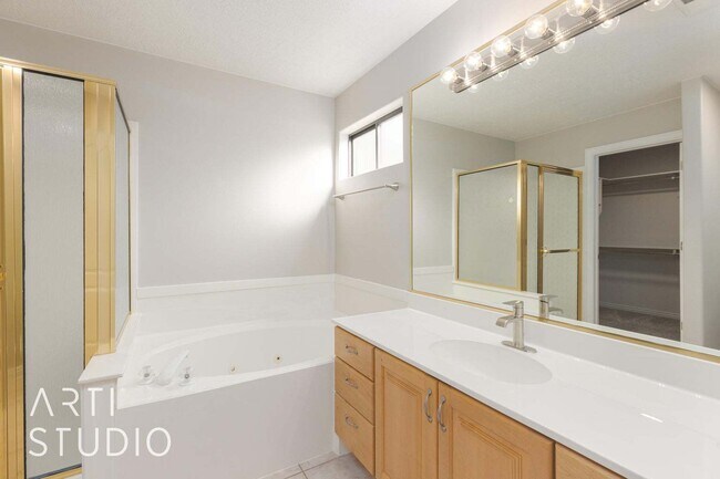 Building Photo - Beautiful home in well kept community