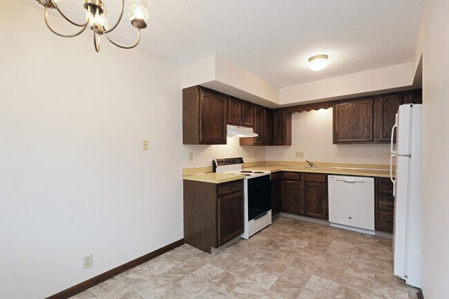Building Photo - 6011 Queens Dr