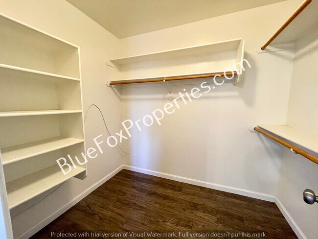 Building Photo - 8701 E Chimney Spring Dr