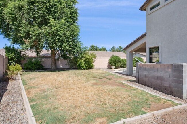 Building Photo - Beautiful 4 bedroom three bath home!