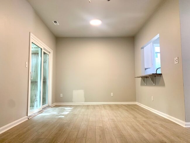 Building Photo - 3-Bedroom Townhome for Rent - Hampton, VA