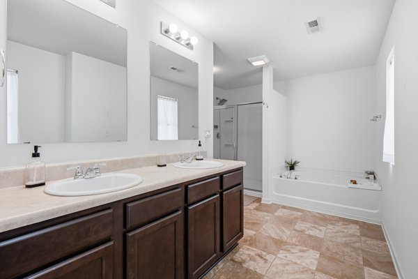 Building Photo - 4599 Woodford Cir