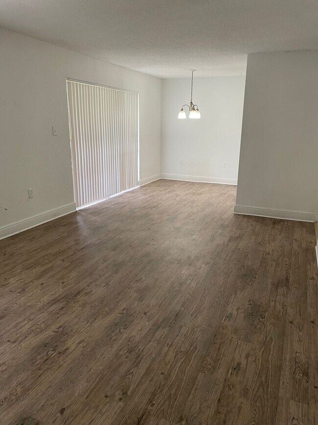 Building Photo - Millennium Palms - 4717 C