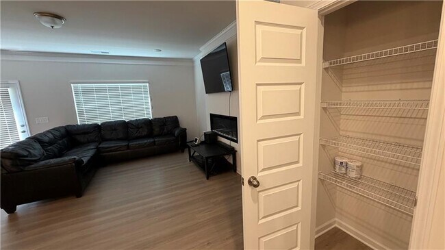 Building Photo - 3587 Fairhaven Dr