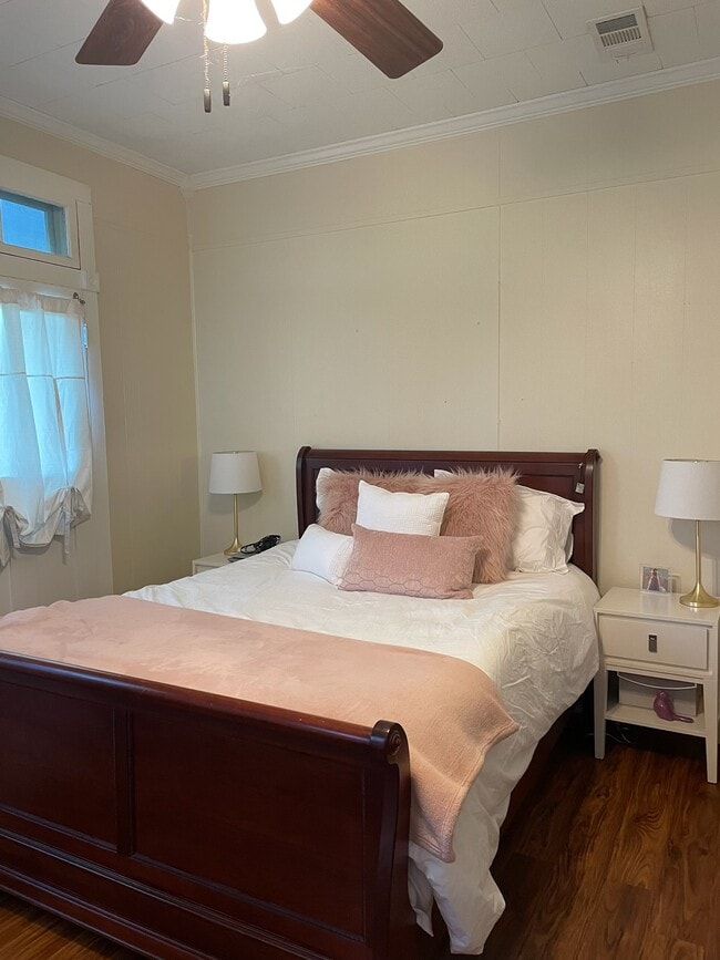 Building Photo - 203 N Kirkland Dr