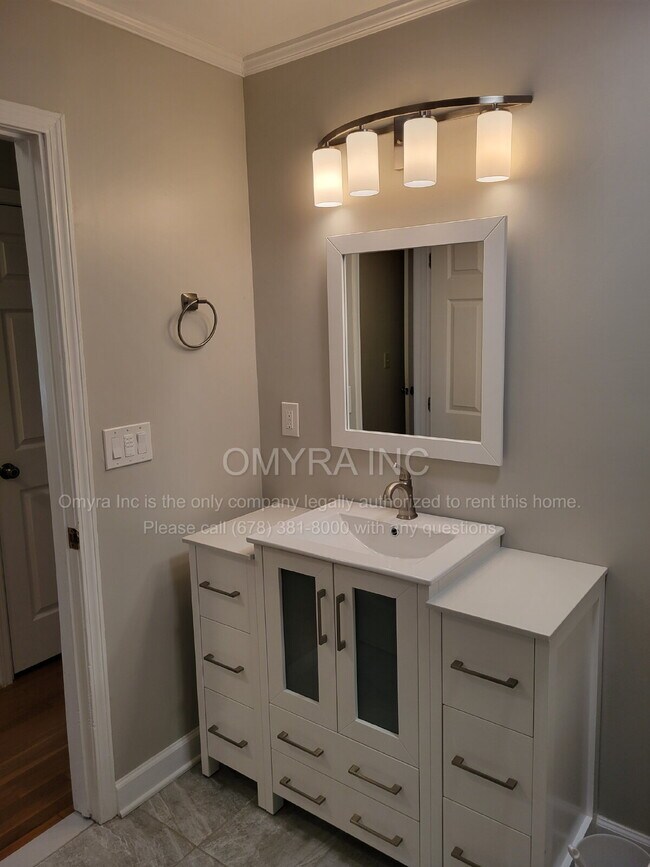 Building Photo - Lovely 4 Bedroom Home in Atlanta!