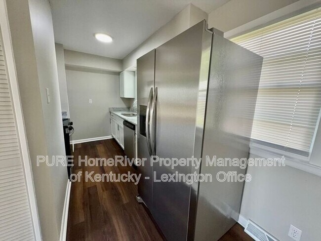 Building Photo - 629 Kent Dr