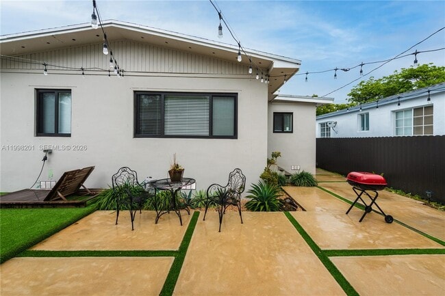 Building Photo - 2925 NW 11th Ave