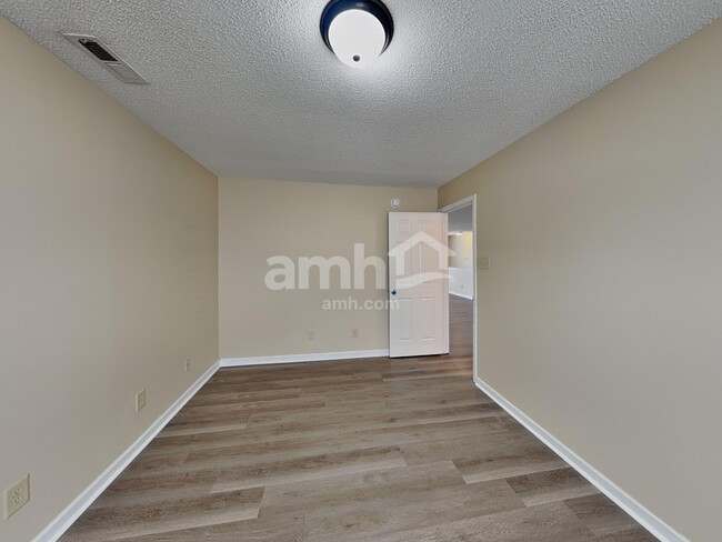 Building Photo - 626 Hickory Pine Dr