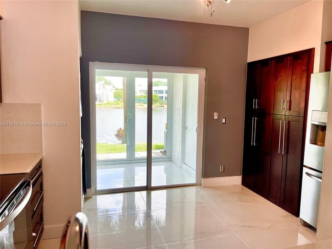 Building Photo - 16793 Hemingway Dr