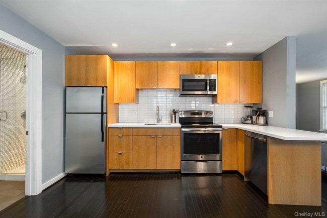 Building Photo - 44 Main St