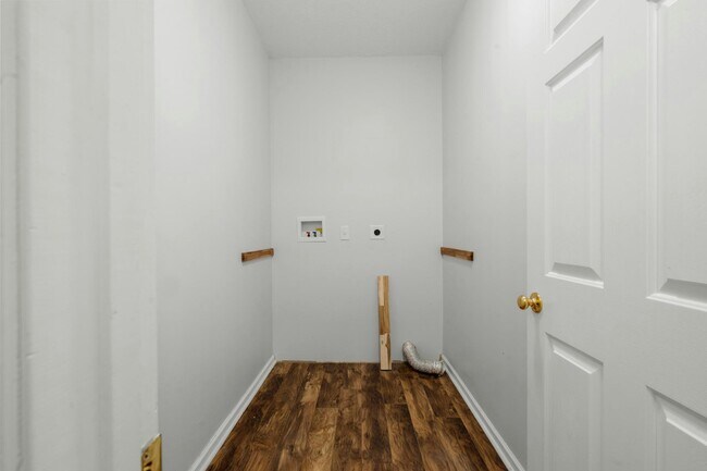 Building Photo - 3510 King Edward Wy