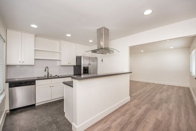 Building Photo - East Side Gem