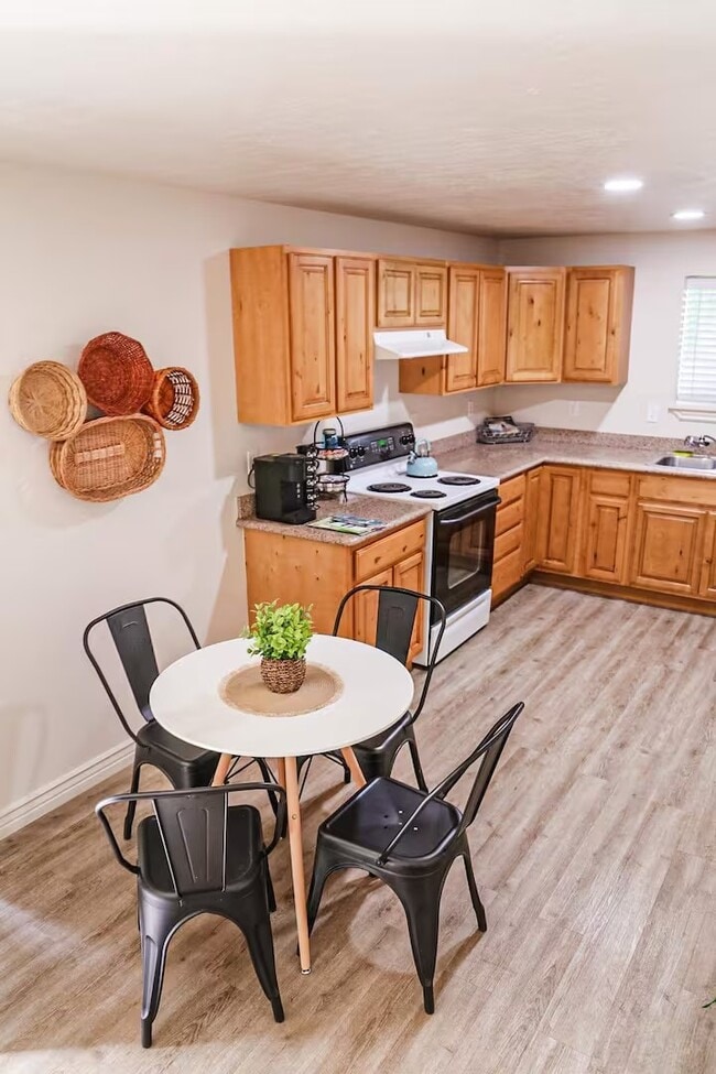 Building Photo - 521 N 12th Ave