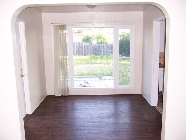 Building Photo - 456 Drakeley Ave