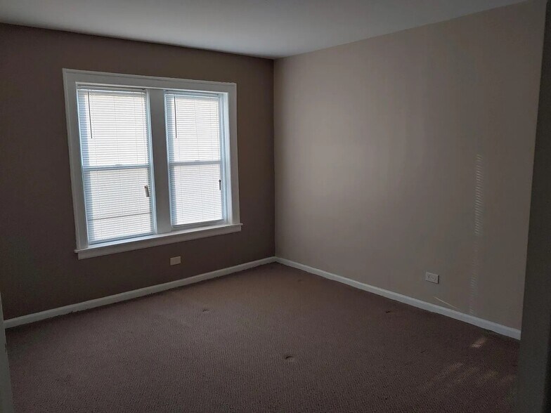masterbdrm - 8155 S Merrill Ave