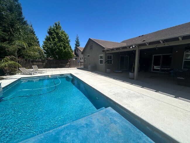 Building Photo - 4705 Navaho Ct