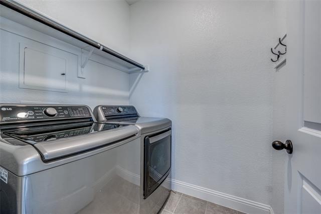 Building Photo - 513 Lakeway Ln
