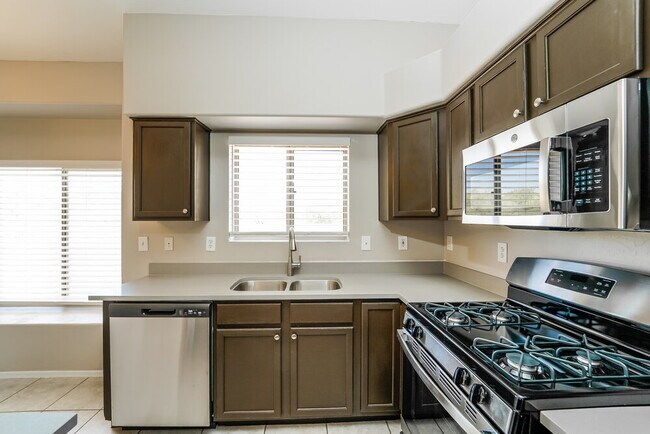 Building Photo - 66 W Freddie Canyon Way