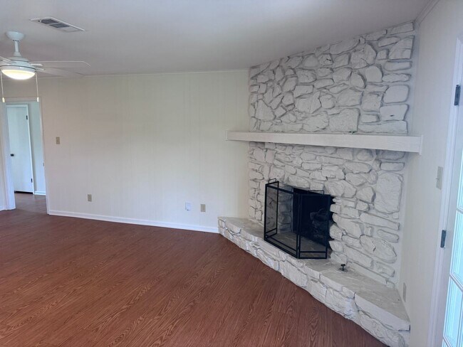 Building Photo - 1115 Briar Creek Rd