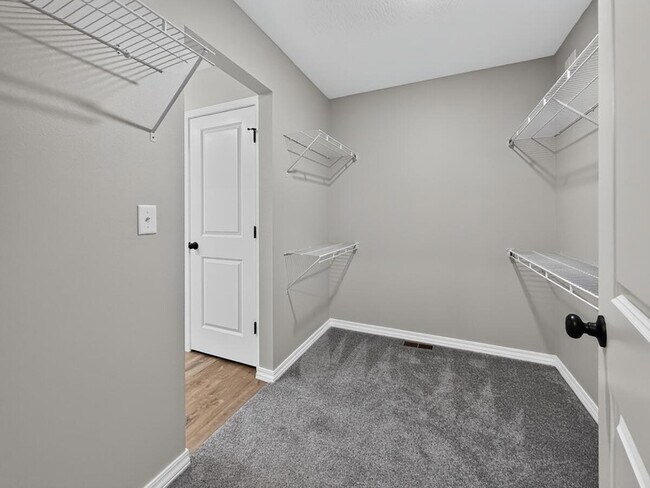 Building Photo - 595 Bailiwick Dr