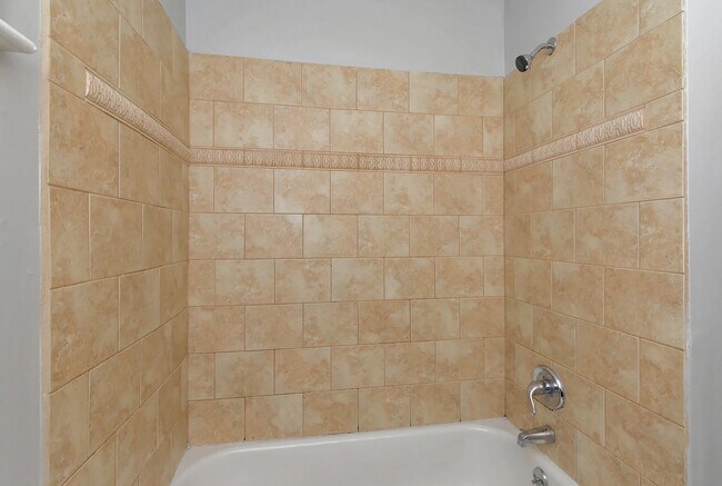 Building Photo - 1601 Cromwell Ct