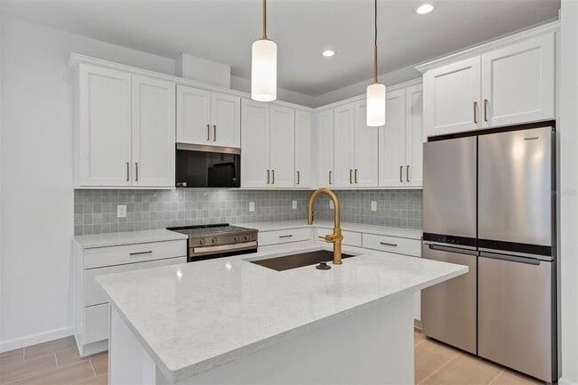 Building Photo - 1851 Pinecliff Dr