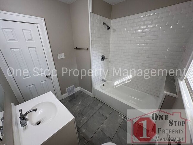 Building Photo - Charming 4-Bed, 2-Bath Home with Beautiful...
