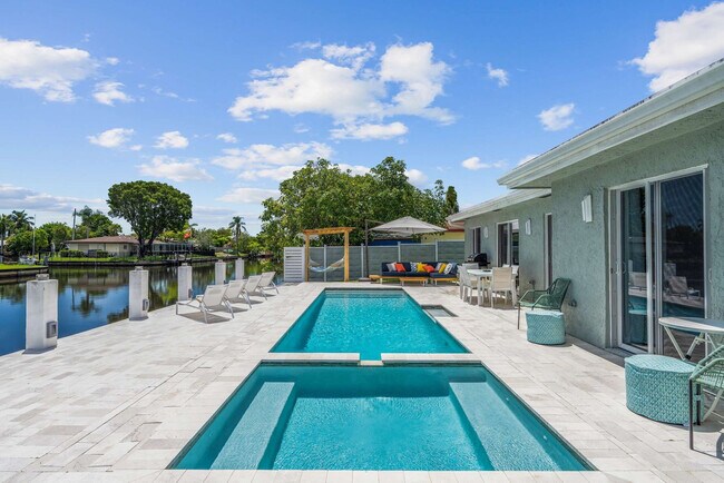 Building Photo - 2001 NW 36th St