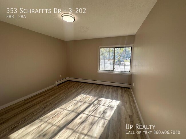 Building Photo - 353 Schraffts Dr