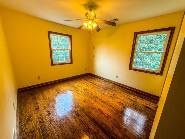 Building Photo - 4BD 2.5 BA Home with Acreage in Tippecanoe