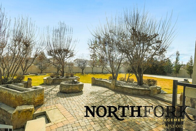 Building Photo - 7725 E Stonecastle Dr