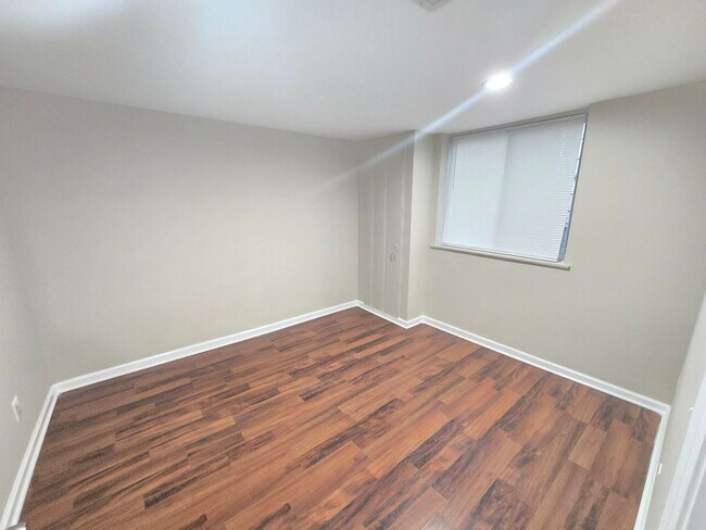 Building Photo - Beautiful 4 Bedroom 2 Bathroom East Baltimore Town Home