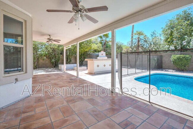 Building Photo - 1033 W Madero Ave