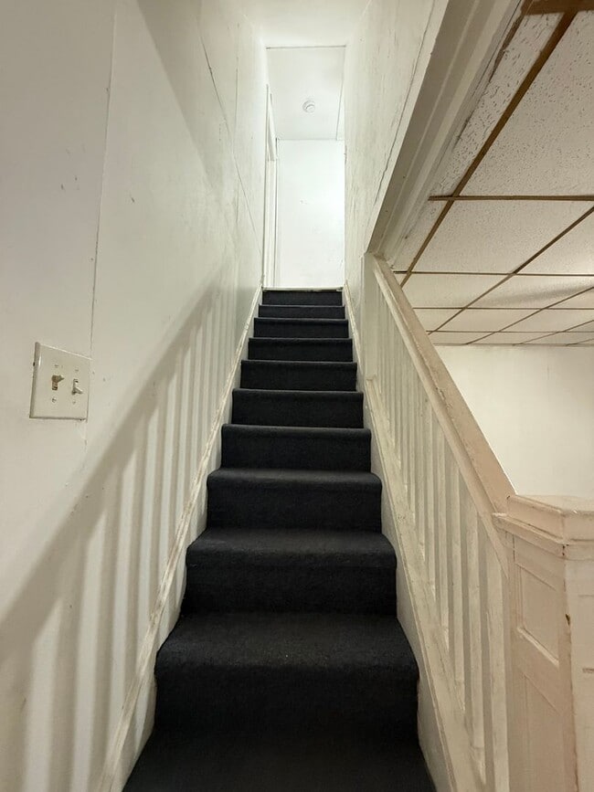 Building Photo - Nice size house for rent freshly done