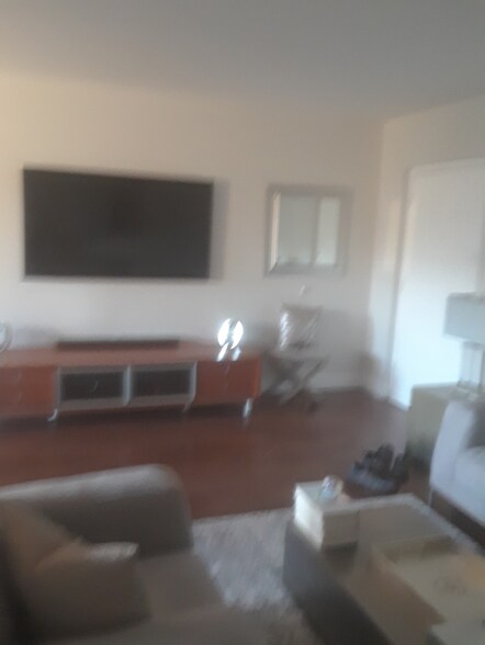 Building Photo - 665 Enfield St