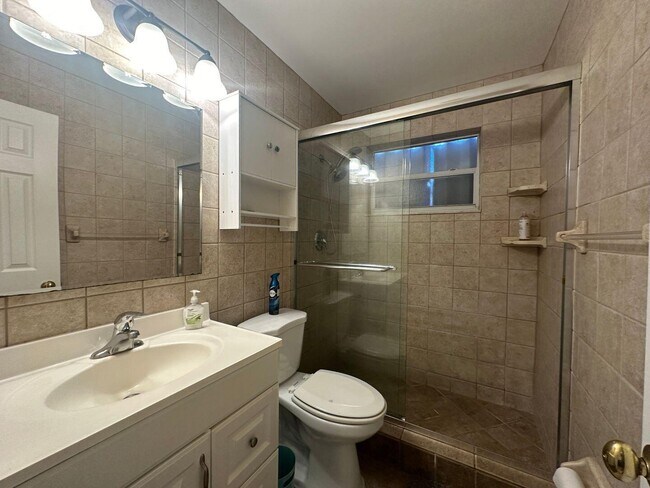 Building Photo - 740 NE 37th St