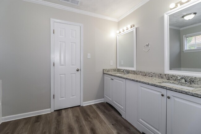 Building Photo - 3815 Richbrook Dr