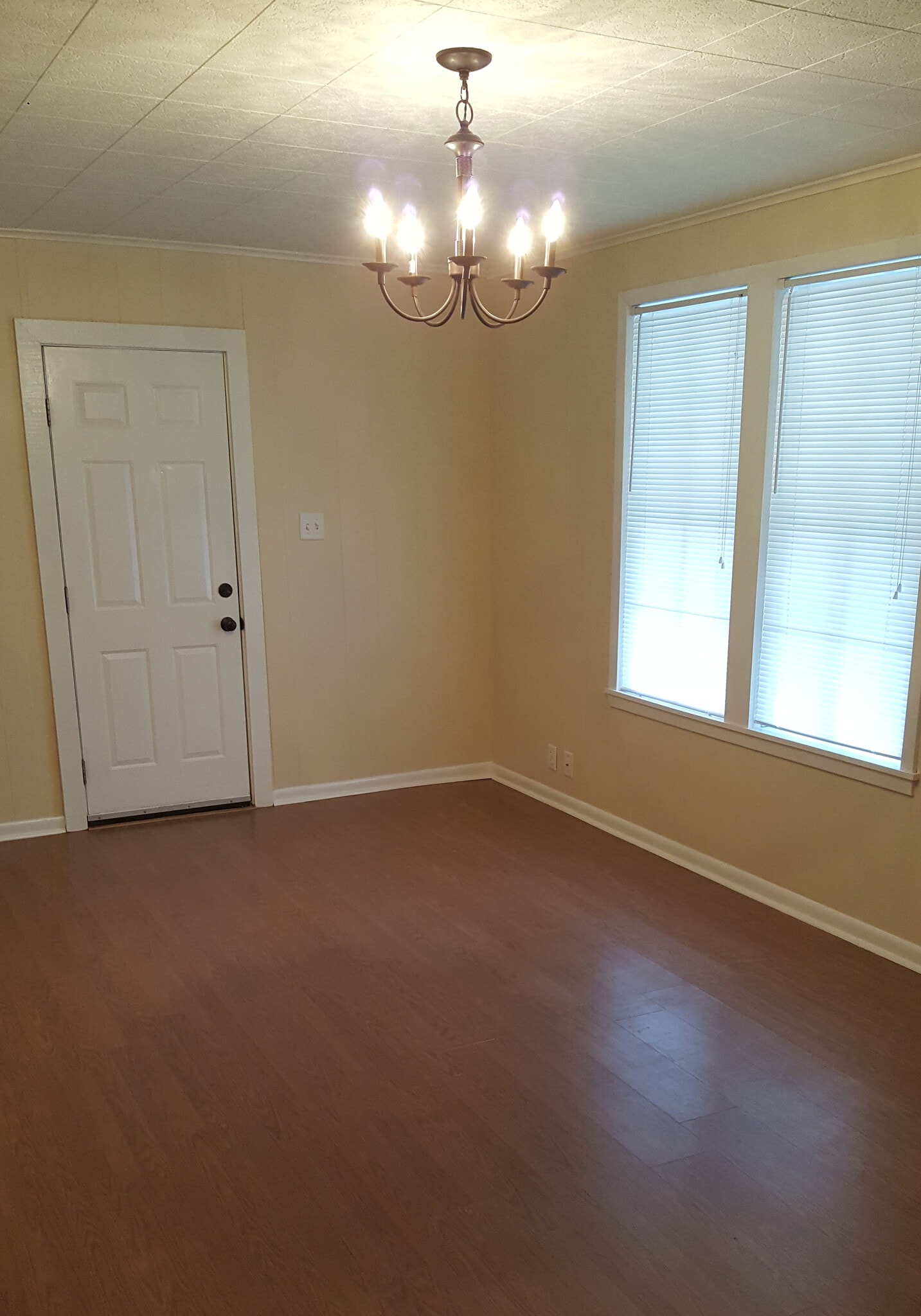 Family Room - 240 Beauregard St