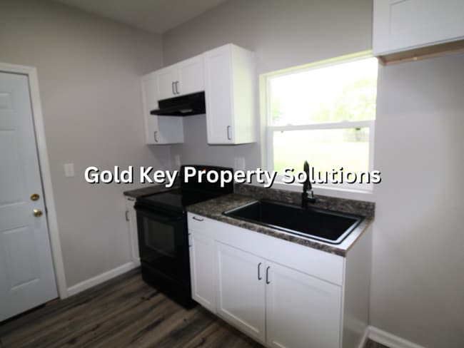 Building Photo - Nicely updated 3 BR 1 BA House with Covered Front Porch and Central Air (SECTION 8 APPROVED)
