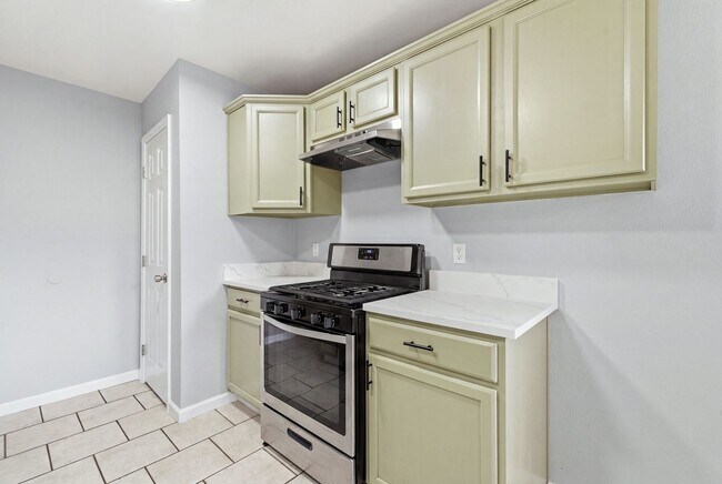 Building Photo - This beautiful ranch-style home