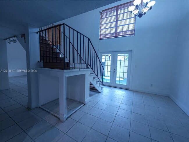 Building Photo - 10907 N Kendall Dr