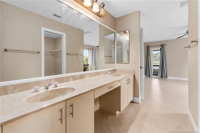 Building Photo - 3281 SW Bobalink Way