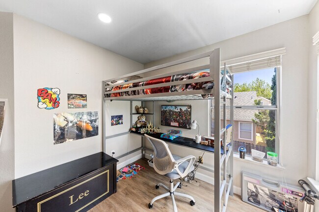 Building Photo - 907 Shadywood Cir