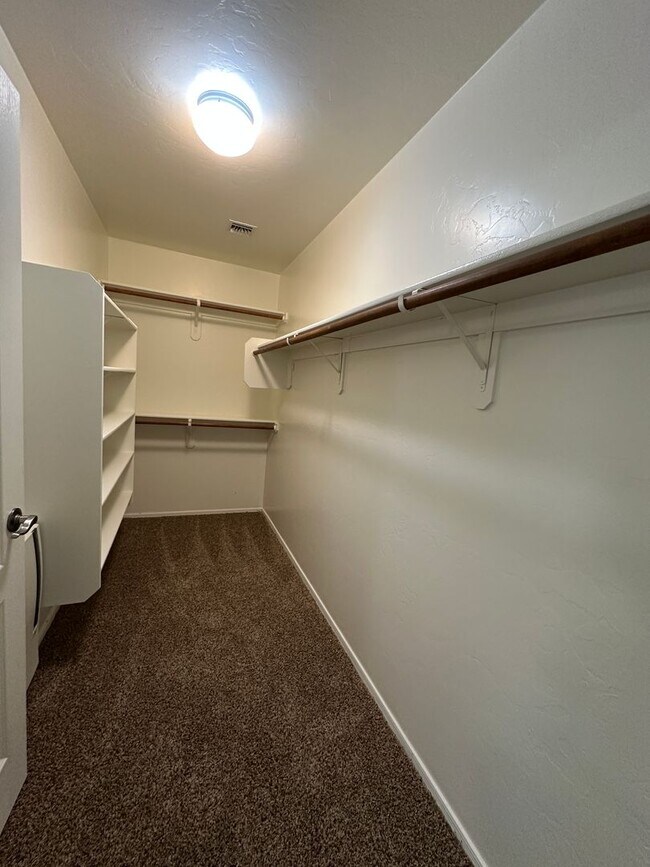 Building Photo - Beautiful 3 Bed 2 Bath House!!